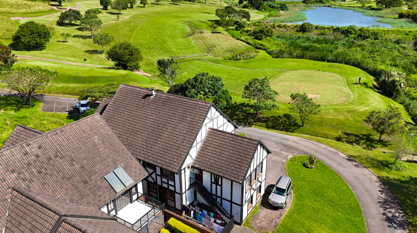 Elegant 4 Bedroom Home in Camelot Estate Property Images
