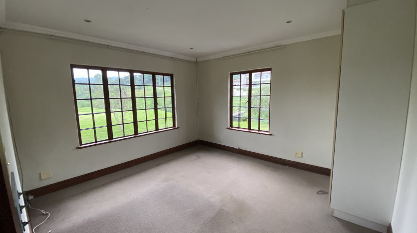 Elegant 4 Bedroom Home in Camelot Estate Property Images
