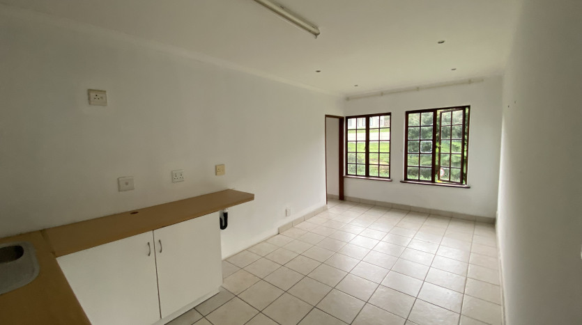 Elegant 4 Bedroom Home in Camelot Estate Property Images
