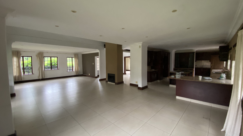 Elegant 4 Bedroom Home in Camelot Estate Property Images