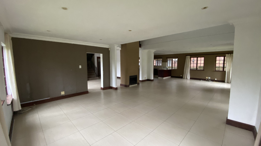 Elegant 4 Bedroom Home in Camelot Estate Property Images