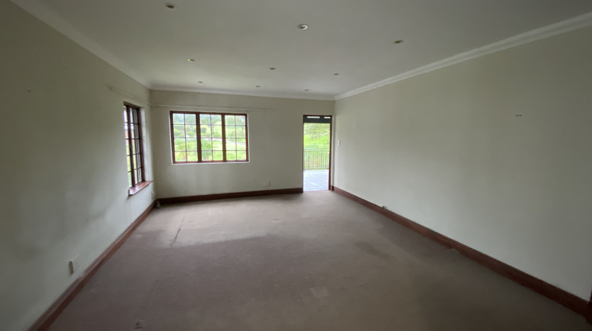 Elegant 4 Bedroom Home in Camelot Estate Property Images