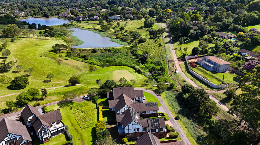 Elegant 4 Bedroom Home in Camelot Estate Property Images