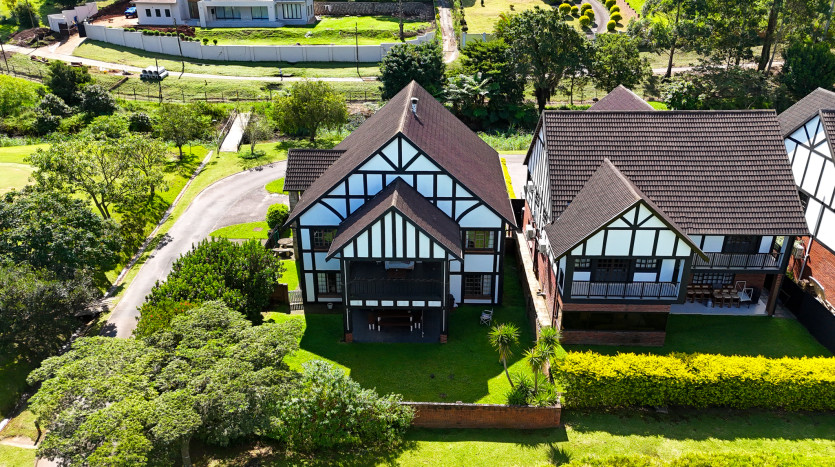 Elegant 4 Bedroom Home in Camelot Estate Property Images