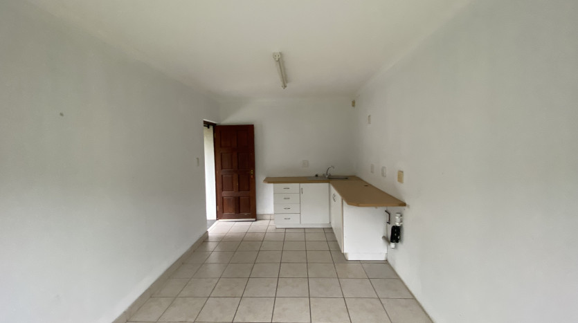 Elegant 4 Bedroom Home in Camelot Estate Property Images