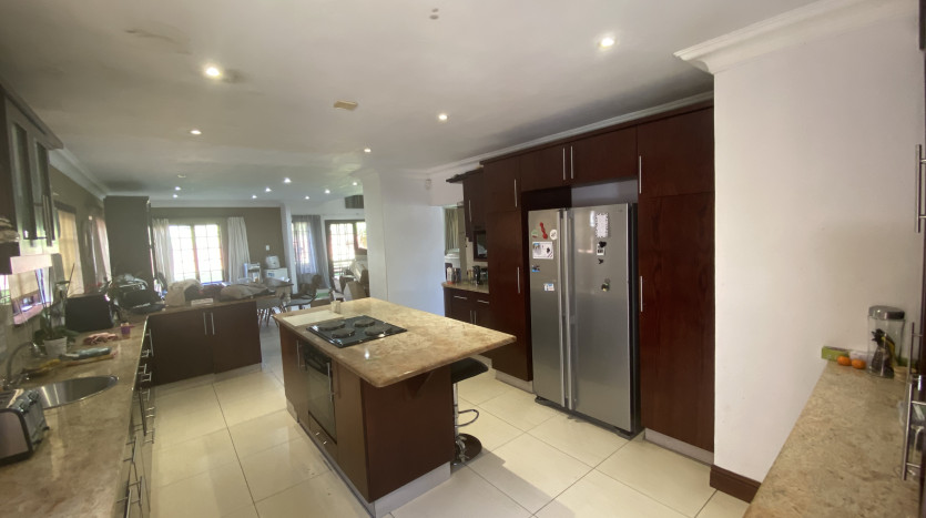 Elegant 4 Bedroom Home in Camelot Estate Property Images