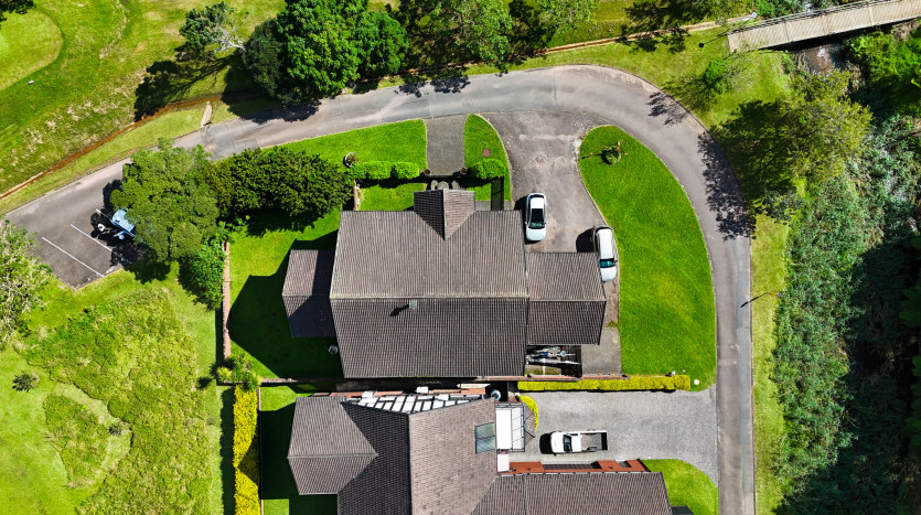 Elegant 4 Bedroom Home in Camelot Estate Property Images