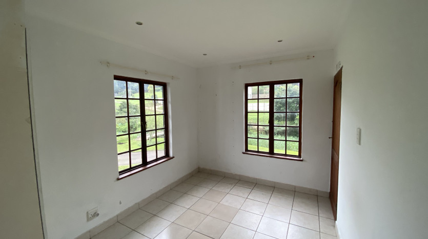Elegant 4 Bedroom Home in Camelot Estate Property Images