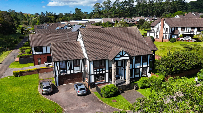 Elegant 4 Bedroom Home in Camelot Estate Property Lead Image