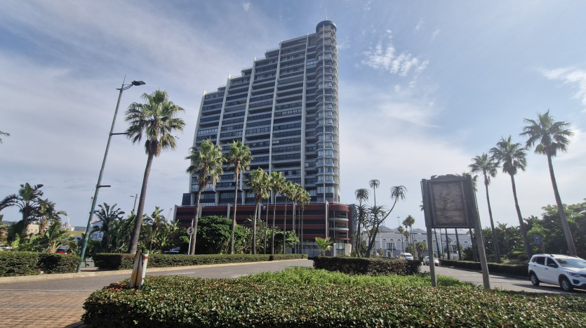 180° Ocean & Harbour Views in Point Waterfront Property Lead Image