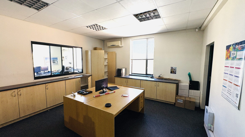 Prominent Retail Site – Newton Park Property Images