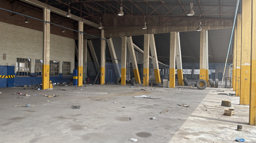 Large Industrial Yard with Warehouse and Workshop Property Images
