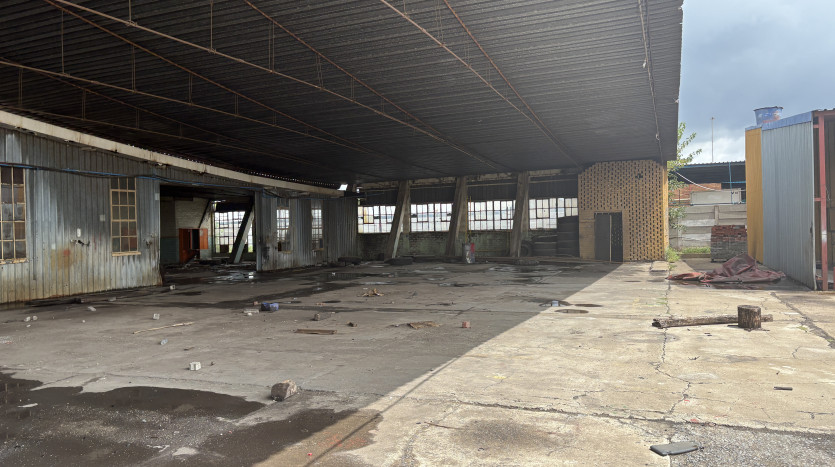 Large Industrial Yard with Warehouse and Workshop Property Images