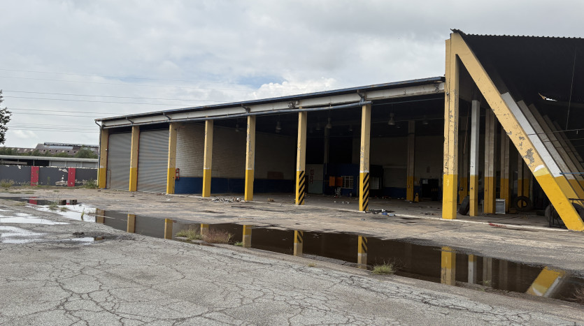 Large Industrial Yard with Warehouse and Workshop Property Images
