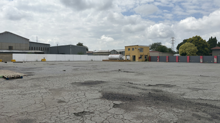 Large Industrial Yard with Warehouse and Workshop Property Images