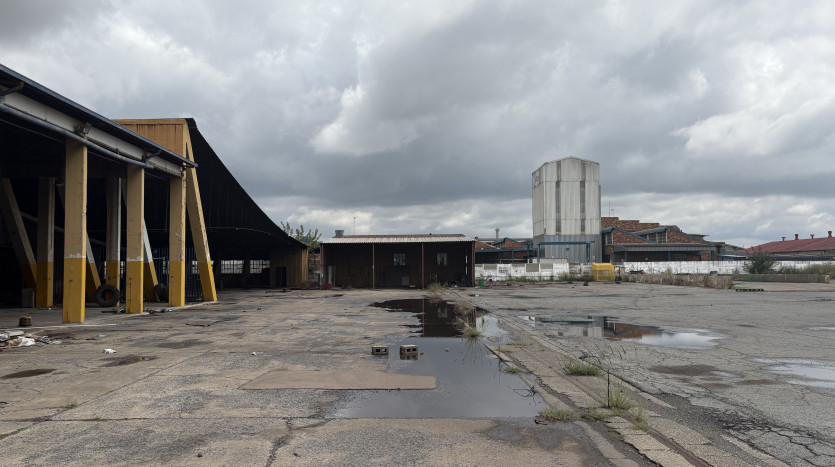 Large Industrial Yard with Warehouse and Workshop Property Images