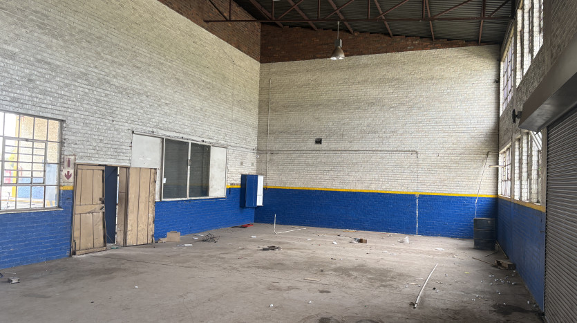 Large Industrial Yard with Warehouse and Workshop Property Images