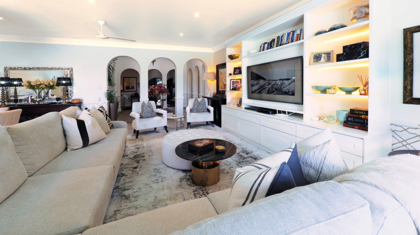 Opulent Home Overlooking Beachwood Country Club & Indian Ocean Property Images