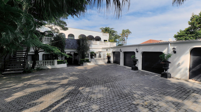 Opulent Home Overlooking Beachwood Country Club & Indian Ocean Property Images