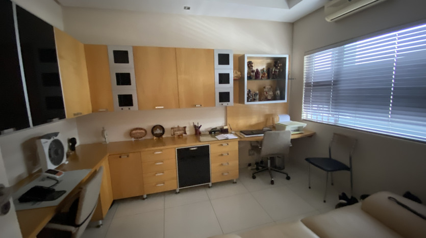 Large Exclusive Apartment with Indian Ocean Views Property Images