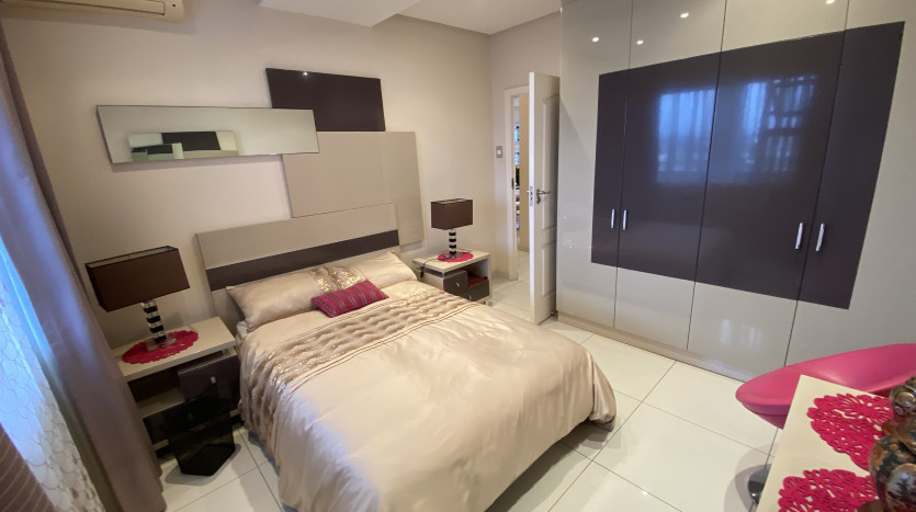 Large Exclusive Apartment with Indian Ocean Views Property Images