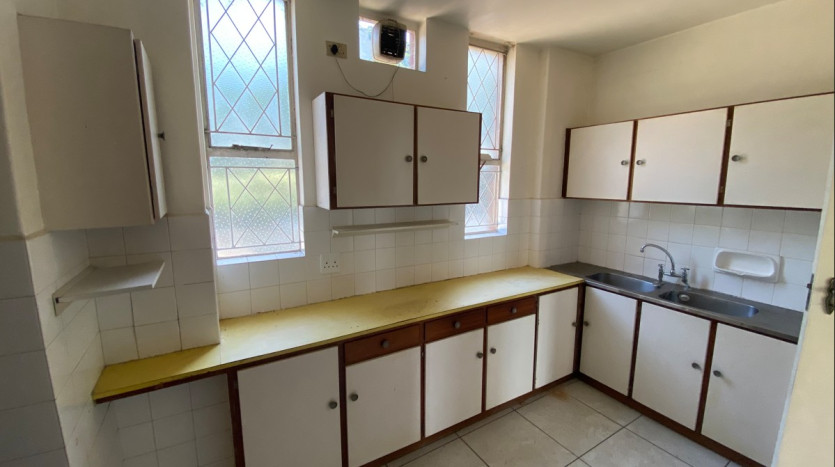 DECEASED ESTATE: 2 Bedroom Apartment in Glenwood Property Images