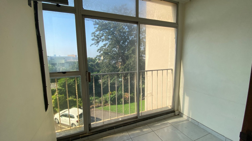 DECEASED ESTATE: 2 Bedroom Apartment in Glenwood Property Images