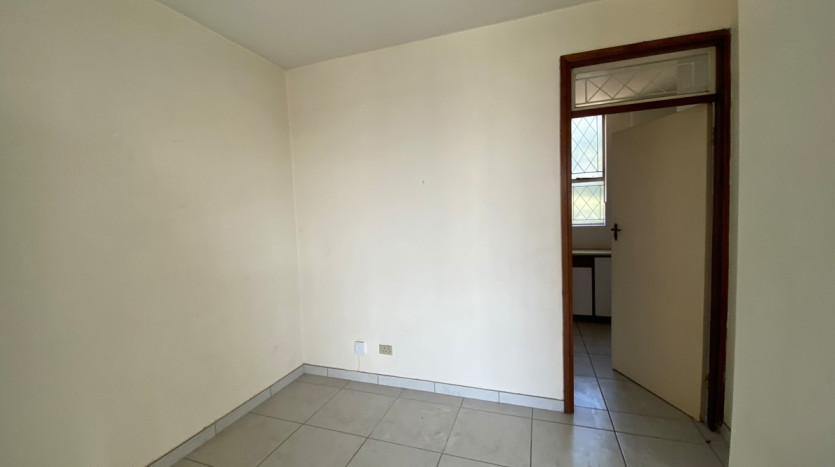 DECEASED ESTATE: 2 Bedroom Apartment in Glenwood Property Images