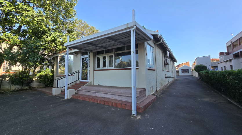 977 m² Prominent Site in Essenwood Property Images