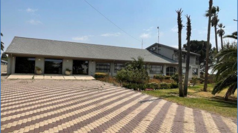 INSOLVENT ESTATE: 3 Bedroom Home in Riebeeckstad Property Images