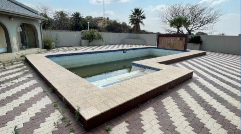 INSOLVENT ESTATE: 3 Bedroom Home in Riebeeckstad Property Images