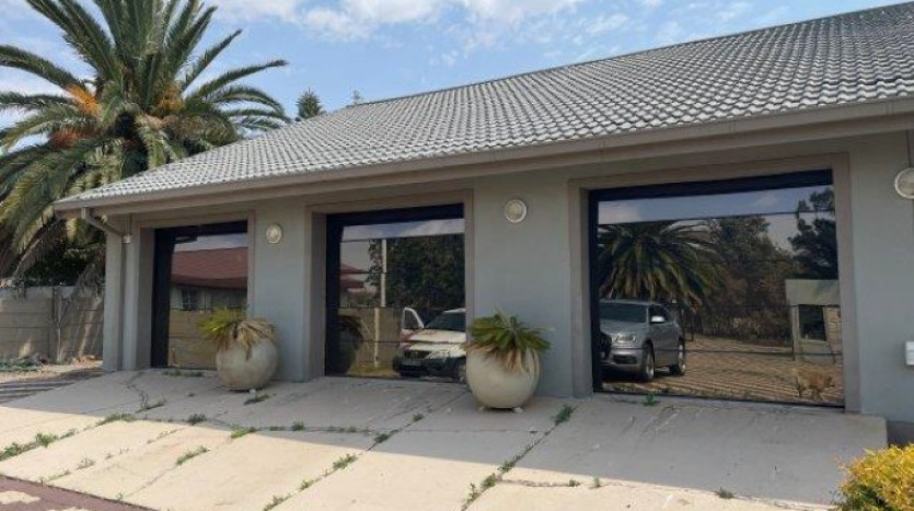 INSOLVENT ESTATE: 3 Bedroom Home in Riebeeckstad Property Images