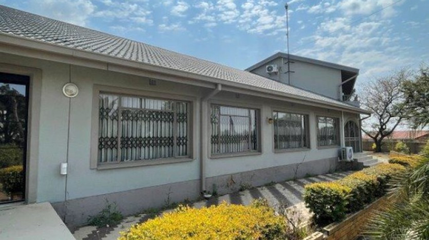 INSOLVENT ESTATE: 3 Bedroom Home in Riebeeckstad Property Images