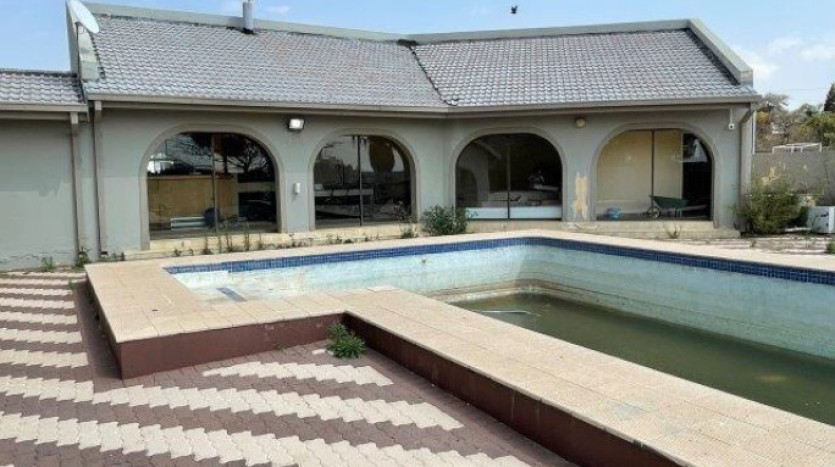 INSOLVENT ESTATE: 3 Bedroom Home in Riebeeckstad Property Images