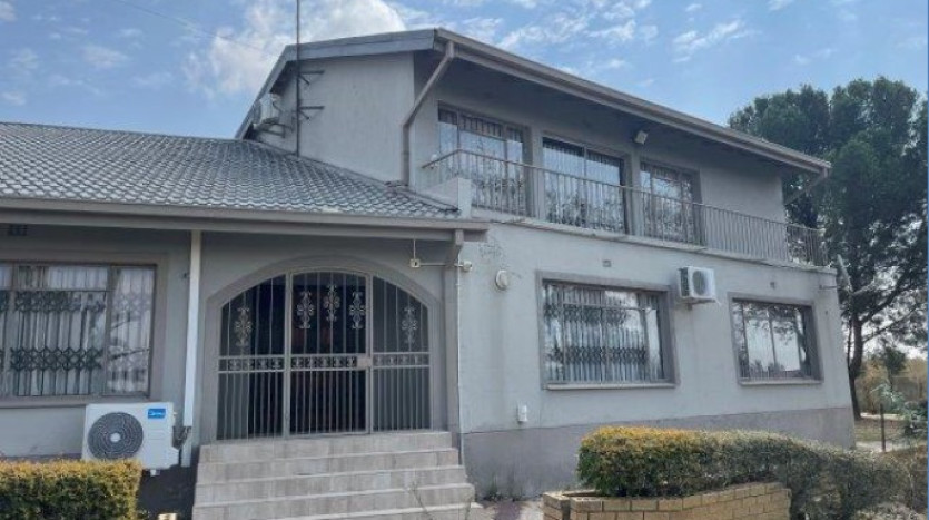 INSOLVENT ESTATE: 3 Bedroom Home in Riebeeckstad Property Lead Image