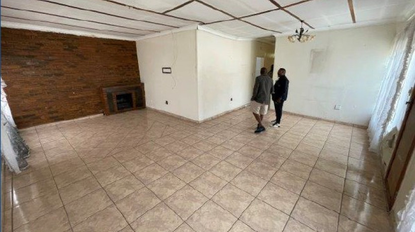 INSOLVENT ESTATE: 3 Bedroom Home in Welkom Property Images