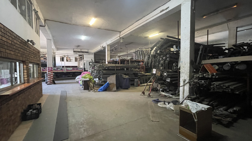 POWER OF ATTORNEY: Large Warehouse in Congella Property Images