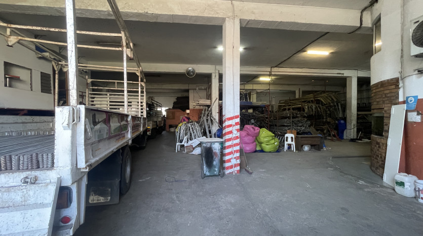 POWER OF ATTORNEY: Large Warehouse in Congella Property Images