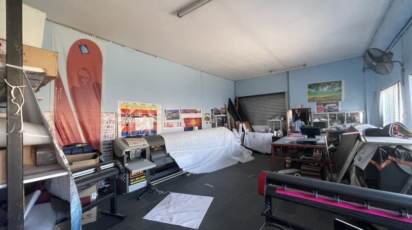 POWER OF ATTORNEY: Large Warehouse in Congella Property Images