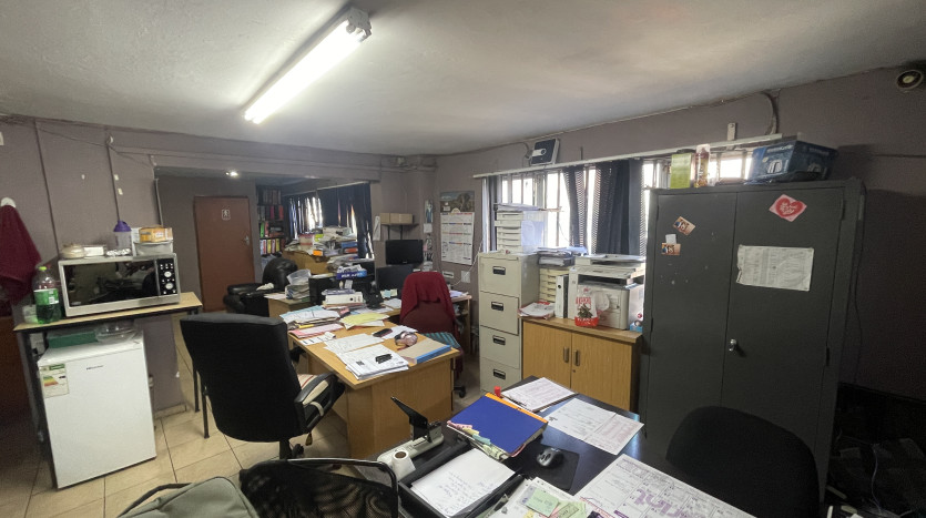 POWER OF ATTORNEY: Large Warehouse in Congella Property Images