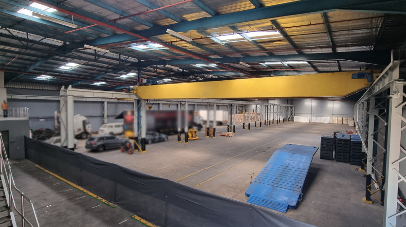 AAA-Grade Warehouse In Springfield Park Property Images