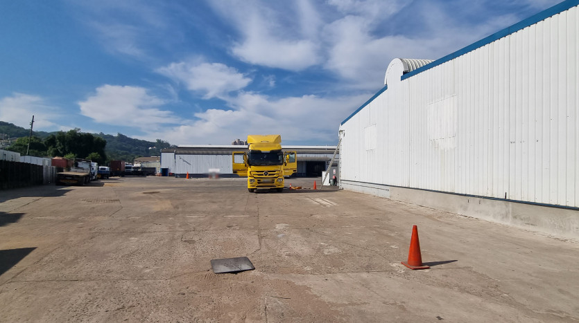 Warehouse In Thriving Springfield Park Property Images
