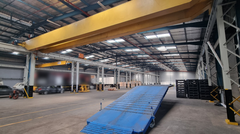 Warehouse In Thriving Springfield Park Property Images