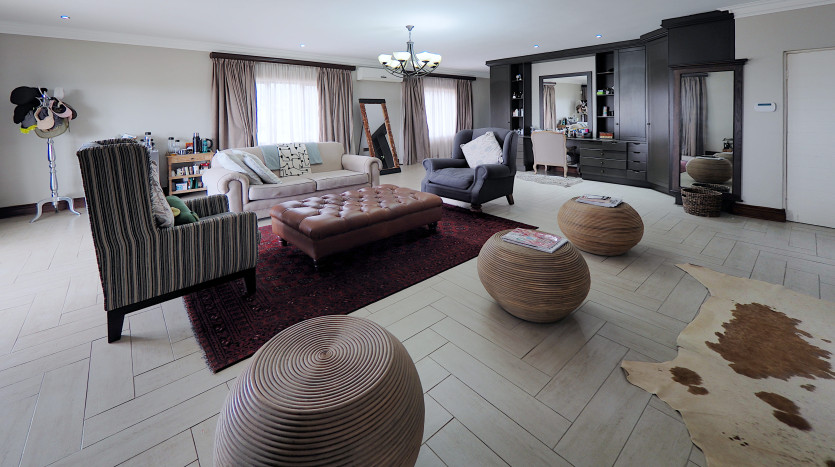 Spacious 5 Bedroom Home Just Steps from Indian Ocean. Property Images