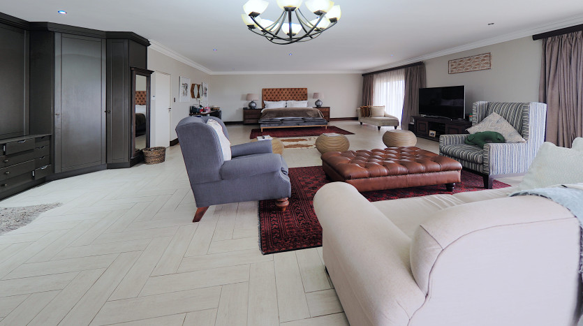 Spacious 5 Bedroom Home Just Steps from Indian Ocean. Property Images