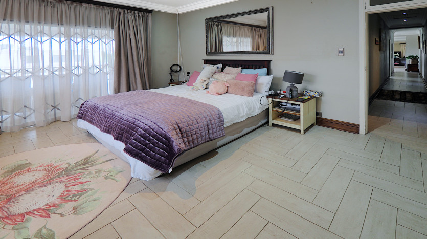 Spacious 5 Bedroom Home Just Steps from Indian Ocean. Property Images