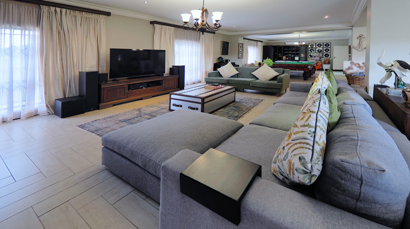 Spacious 5 Bedroom Home Just Steps from Indian Ocean. Property Images