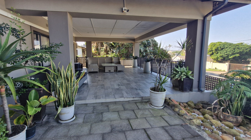 Spacious 5 Bedroom Home Just Steps from Indian Ocean. Property Images