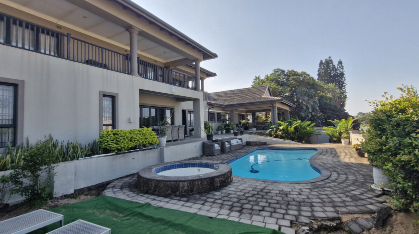 Spacious 5 Bedroom Home Just Steps from Indian Ocean. Property Images