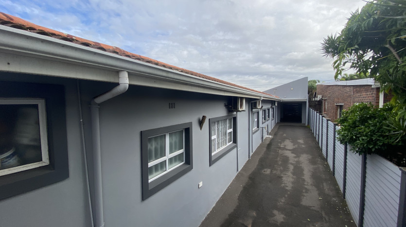 7 Bedroom Townhouse in Bluff Property Images